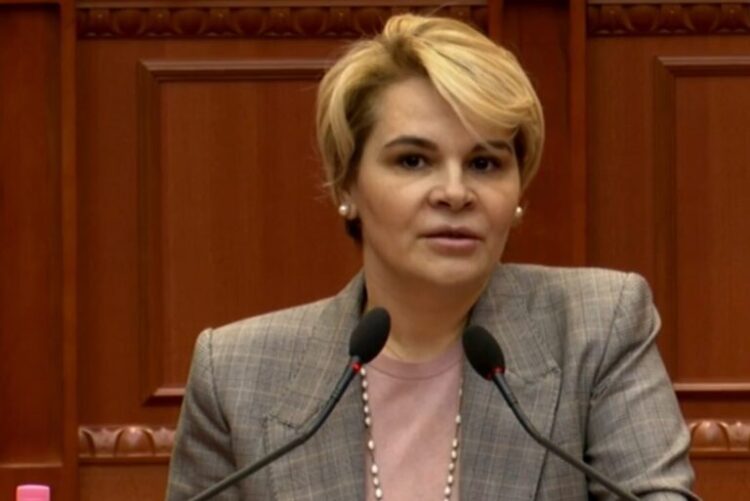 Kryemadhi dhe Mediu bashkojnë votat me PS-në për strategjinë e ushtrisë