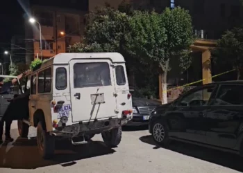 Zbulohet shkaku i vrasjes së 23-vjeçarit/ Gruaja iku nga banesa dhe bashkëjetonte me viktimën