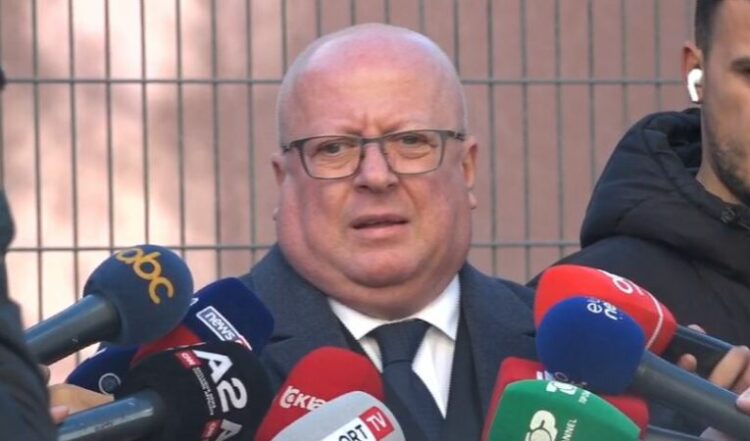 Avokati i Berishës thirrje për revoltë: Dilni nga shtëpitë, thyeni sportele, rrihni policët dhe vrisni…