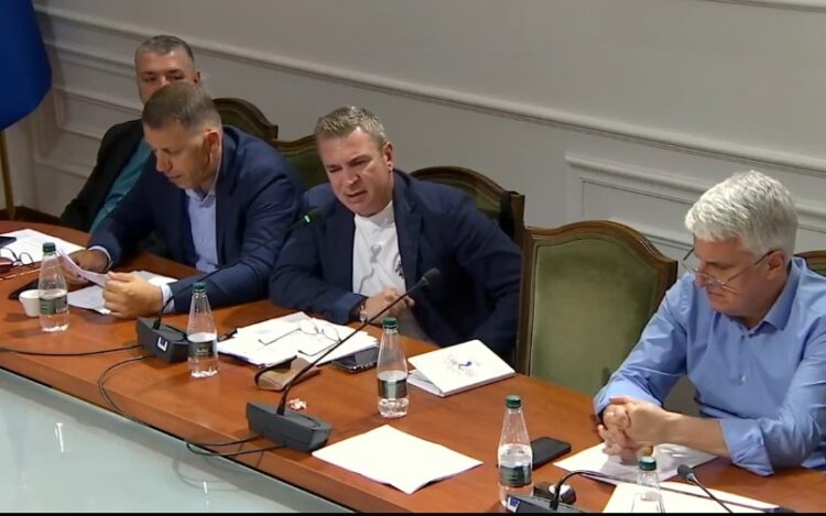 Reforma Zgjedhore/ Damian Gjiknuri tregon pse u zgjodh sistemi me dy lista për kandidatët: Jo të gjithë votojnë emrat, por partinë