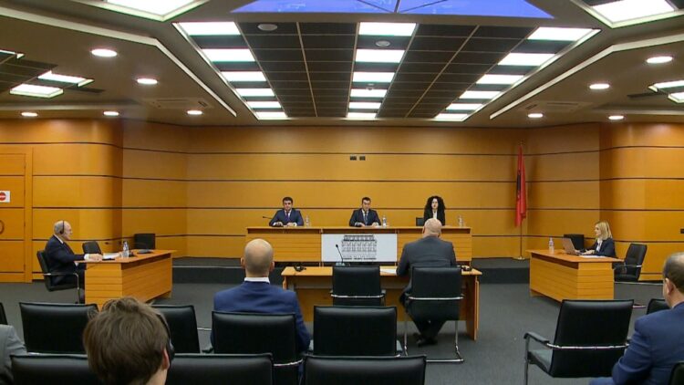 Gjyqtarët e shkarkuar kërkojnë paratë! Fatura e Vettingut, miliona euro për pagat dhe pensionet