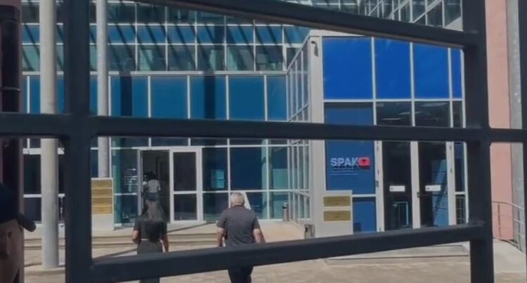 “21 Janari”, mbërrijnë në SPAK bashkëshortja dhe xhaxhai i  Aleks Nikës