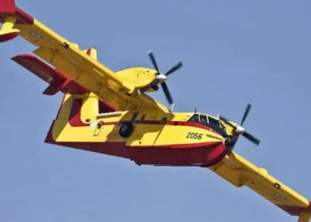 Zjarret masive në jug të Shqipërisë Greqia dërgon për ndihmë dy avionë zjarrfikës