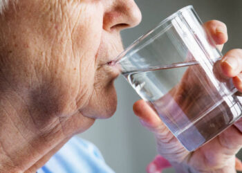 40% e të moshuarve nuk pinë ujë mjaftueshëm