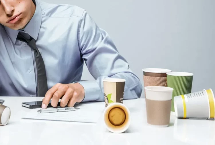 Si ndikon kafja tek njerëzit që vuajnë nga ankthi, me se mund të zëvendësohet