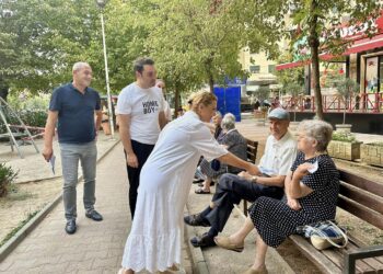 Protesta e 11 korrikut, Këlliçi takohet me banorë në Tiranë: Rama-Veliaj po grabisin çdo ditë…
