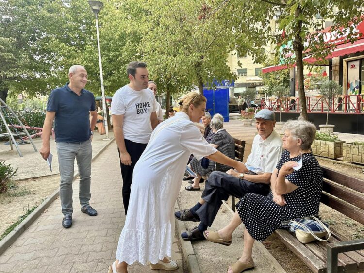 Protesta e 11 korrikut, Këlliçi takohet me banorë në Tiranë: Rama-Veliaj po grabisin çdo ditë…