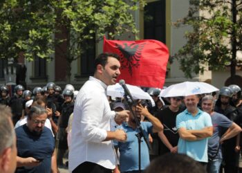 Qytetarët kërkojnë dorëheqjen e kryebashkiakut, Këlliçi: Korrupsionin s’e bëjmë ne por Rama dhe Veliaj