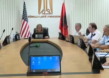 Grindje në KLP për transferimet e prokurorëve nga rrethet në Tiranë dhe Elbasan
