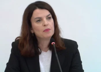 Skandali te Onkologjiku, ministrja Koçiu prezanton masat: U hiqet bluza e bardhë përgjithmonë nëse…