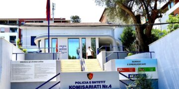 Theu masën e arrestit shtëpiak për të përndjekur një grua, arrestohet 36 vjeçari