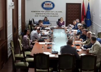 PD-PS votojnë kodin zgjedhor! 1/3 e listës e mbyllur, i hapet rruga votës së emigrantëve