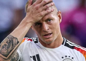 VIDEO/Moment emocionues, Toni Kroos e mbyll me krosin e fundit futbollin e luajtur