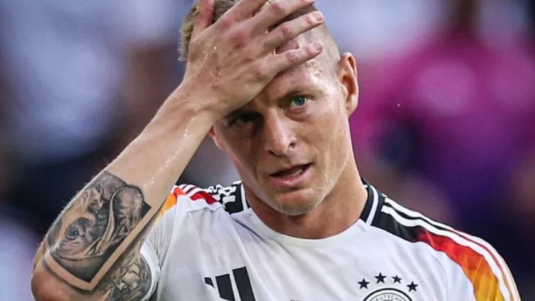 VIDEO/Moment emocionues, Toni Kroos e mbyll me krosin e fundit futbollin e luajtur