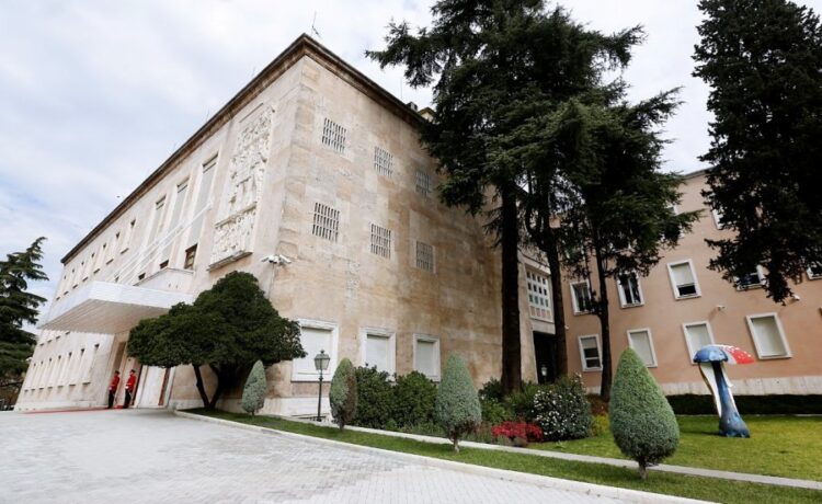 Auditi i Financave ‘ngel në klasë’ qeverinë për investimet publike