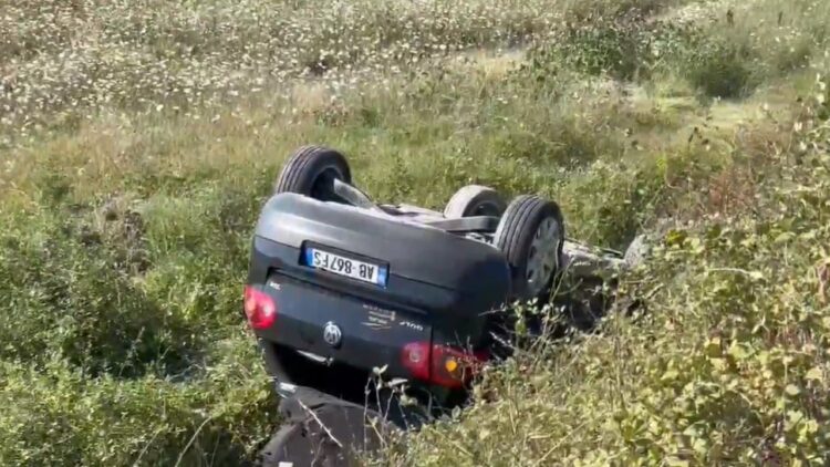 Tre të plagosur nga rënia e makinës në kanal në aksin Fier-Marinëz,