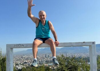 “Mirëmëngjes nga kuadrati më i famshëm!” Pehlivani Meta nuk i ndahet lartësive