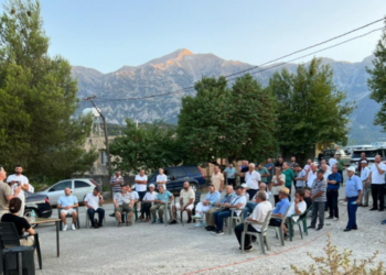 PD takime në Kuç dhe Vranisht: Votoni Petro Gjikurinë, hordhitë e shtetit vijnë vetëm për t’ju vjedhur