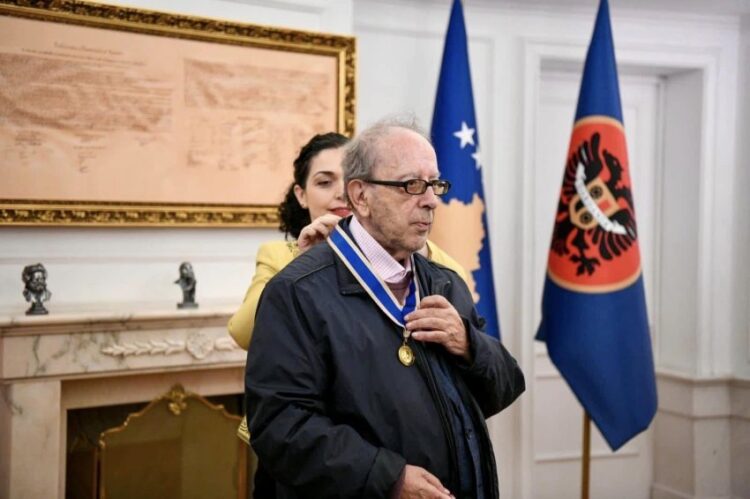 Presidentja Osmani për Kadarenë: Kombi humbi kolosin dhe gjeniun shqiptar