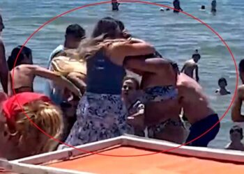 Përleshje në plazh për një shezlong në rreshtin e parë