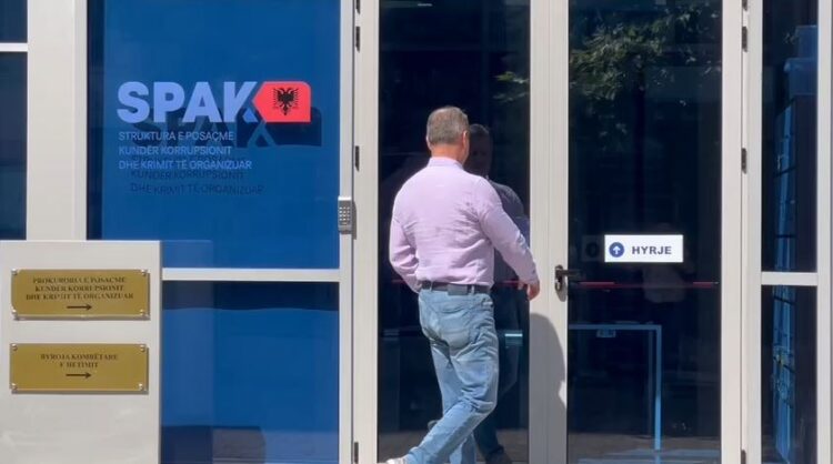 Kryebashkiaku i Lezhës, Pjerin Ndreu paraqitet në Prokurorinë e Posaçme