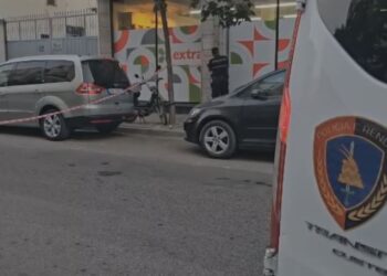 “Thuaji djalit të më lajë borxhin”, Gjykata e Durrësit lë në qeli 31-vjeçarin që plagosi të moshuarin