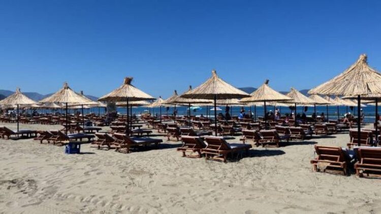 Kryetari i Shoqatës së Turizmit: Kosovarët po e braktisin Shqipërinë, ja arsyet