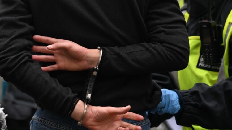 Emri/ Arrestohet shqiptari në Londër, dyshohet se ka vrarë një 19-vjeçar brenda në makinë