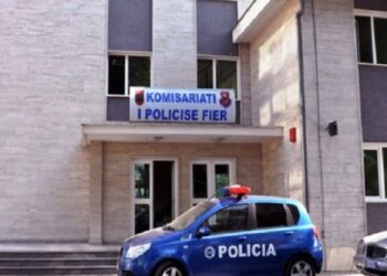 Plagosi me thikë një grua në Fier, arrestohet 32-vjeçari