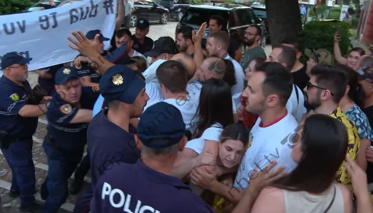 “O legen?”, protestuesit për votën e diasporës përplasen me policinë, tentojnë t’u afrohen deputetëve
