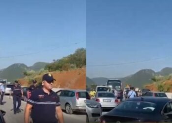 Ndërtimi i rrugës së re i izolon, banorët e Mirakës bllokojnë aksin Elbasan-Librazhd