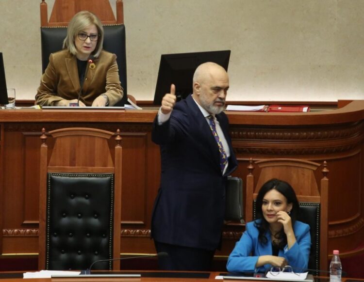 Rama i jep bekimin Elisa Spiropalit për postin e kryetares së Kuvendit