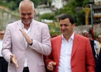 “Bleu 500 euro votën me para droge”/ Rama e zgjodhi kandidat për Himarën, si e akuzonte Tavo kryeministrin për blerje votash