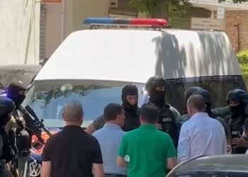 RENEA rrethon pallatin ku u ngujua 71-vjeçari i armatosur, snajperët në pozicion