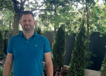 Rrahu barbarisht 42-vjeçarin dhe e la në mes të rrugës në Tiranë, identifikohet autori (Emri)