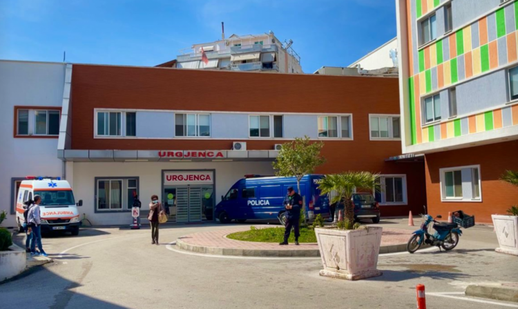 Sarandë/ Dëmtohet nga helika e skafit, 28 vjeçari nga Tirana dërgohet me urgjencë në spital