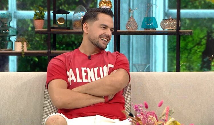 “A ja ke ndërruar pelenat djalit?” Shpat Kasapi vjen me një rrëfim ndryshe