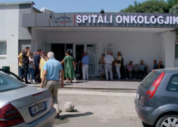 Situata në Onkologjik, flasin familjarët e pacientëve: Mungon radioterapia, Ilaçet i blejmë vetë