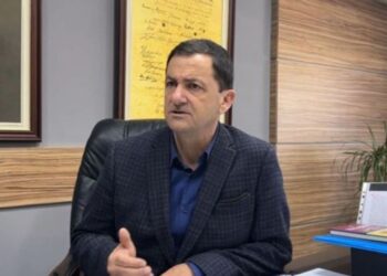 Kandidat i PS-së për Himarën, Vangjel Tavo jep dorëheqjen si prefekt i qarkut të Vlorës