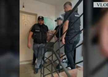 Të shpallur në kërkim, policia e Vlorës arreston dy persona