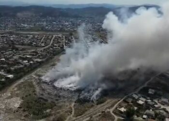 Pamje të reja nga tymi i plehrave në Vlorë/ Zjarri zbulon skandalin e bllokimit të landfillit të ri nga Mirela Kumbaro