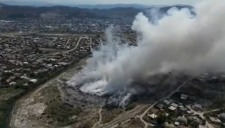 Pamje të reja nga tymi i plehrave në Vlorë/ Zjarri zbulon skandalin e bllokimit të landfillit të ri nga Mirela Kumbaro
