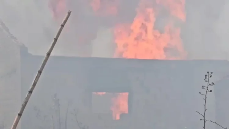 Marrin flakë magazinat e vjetra në Lushnjë, forca të shumta zjarrfikëse në vendngjarje