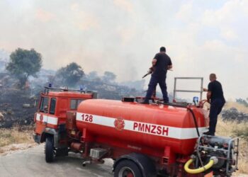 14 vatra zjarri gjatë 24 orëve në Shqipëri, 3 prej tyre vijojnë ende