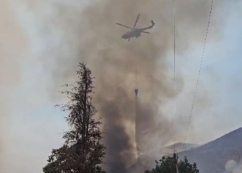 Zjarret në Dropull, dy zjarrfikës përfundojnë në spital të lënduar nga flakët dhe tymi