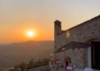 Me bikini, duke shijuar një gotë verë në Toskana, dy ish-banoret e BBV shijojnë pushimet luksoze bashkë