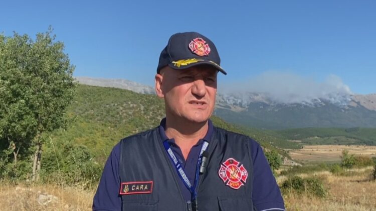 Zjarri në Malin e Thatë, kreu i Zjarrfikëseve: Po punohet me intensitet, situata nën kontroll