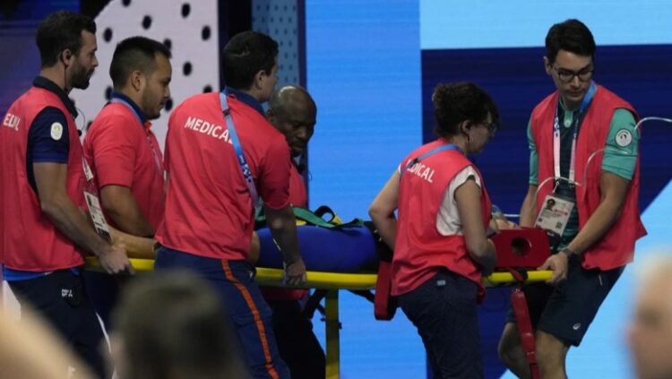 Frikë në Lojërat Olimpike, notarja rrëzohet në pishinë, dërgohet me urgjencë në spital