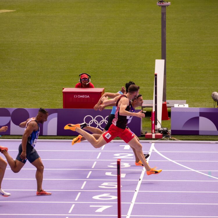 Paris 2024/ Atleti shqiptar Franko Burraj kualifikohet në raundin e parë, përfundon garën e 100 metrave në vendin e 2-të