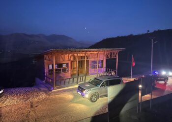 Ministria: Ja çfarë shpëtoi në Finiq/ Flakët agresive rrezikuan qytetin antik dhe fshatin (Foto)